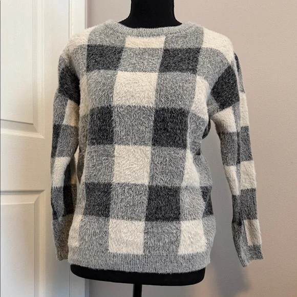 Cyrus Women's Sweater - Picture 2 of 2